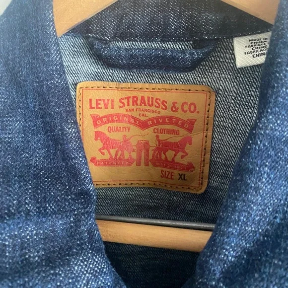 Levi's Denim Trucker Jacket Classic Fit Dark Wash Jean Jacket XL EUC